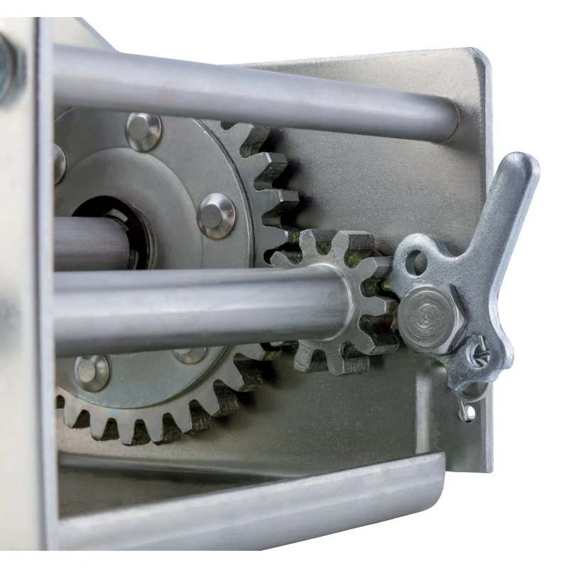 CURT Hand-Crank 2-Speed Winch, 3,800 lbs, 15.8:1 Low Gear Ratio, 9.6" Handle Model 29538 - Image 3