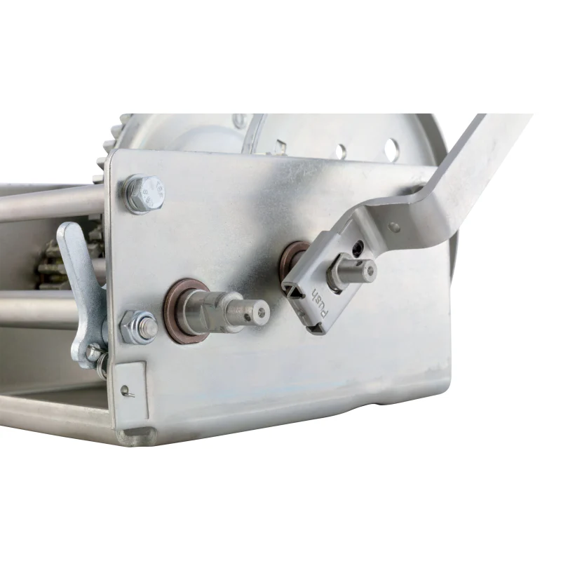 CURT Hand-Crank 2-Speed Winch, 3,800 lbs, 15.8:1 Low Gear Ratio, 9.6" Handle Model 29538 - Image 4