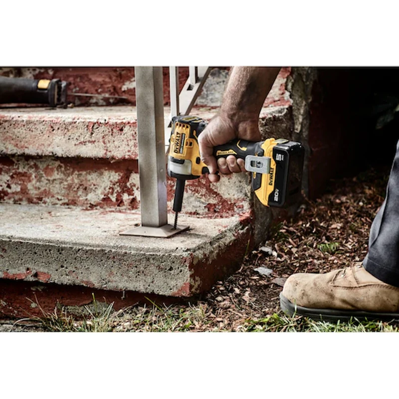 DeWalt 20V MAX* 1/2 In. Cordless Impact Wrench with Hog Ring Anvil Kit DCF911P2 - Image 4