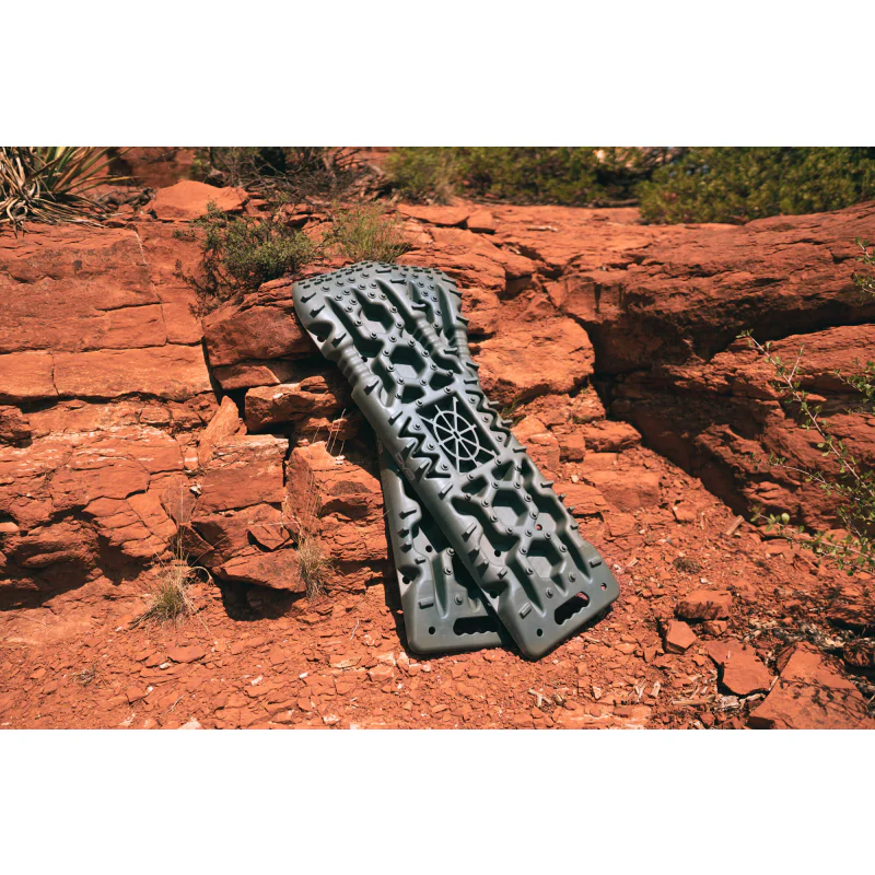 DV8 Offroad Traction Boards With Carry Bag - Red Model RTB1-01RD - Image 4