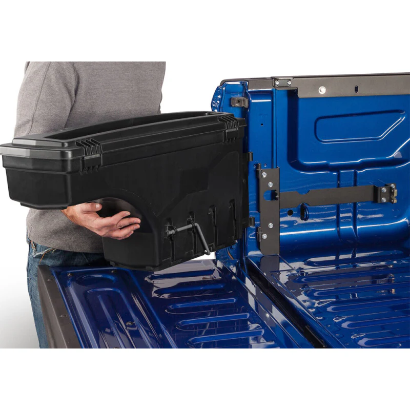 UnderCover Swing Case 99-06 (07 Classic) Silv/Sierra 1500/2500HD/3500HD Fleetside Driver Model SC101D