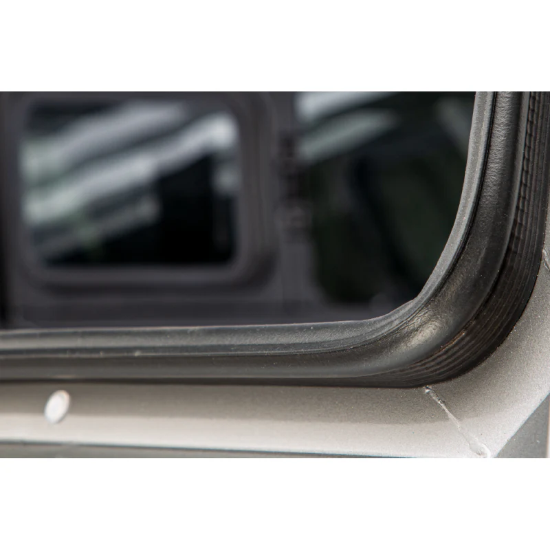 SmartCap Matte Black Truck Bed Cap EVO Sport Series w/ Horizontal Locks Model EV0301-MB - Image 3